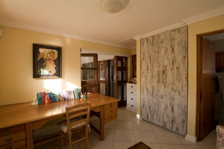 5 Bedroom Property for Sale in Outeniqua Strand Western Cape